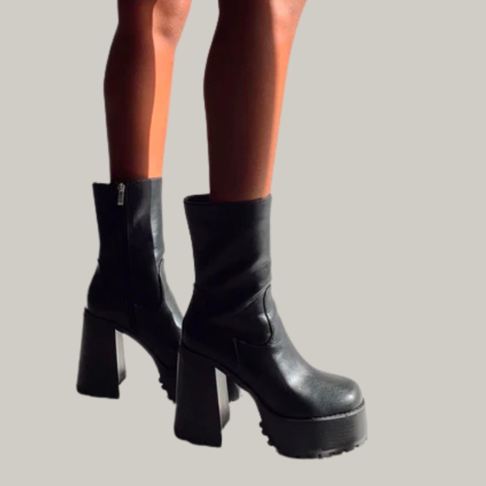 EUC Princess Polly Garbo Platform Boots